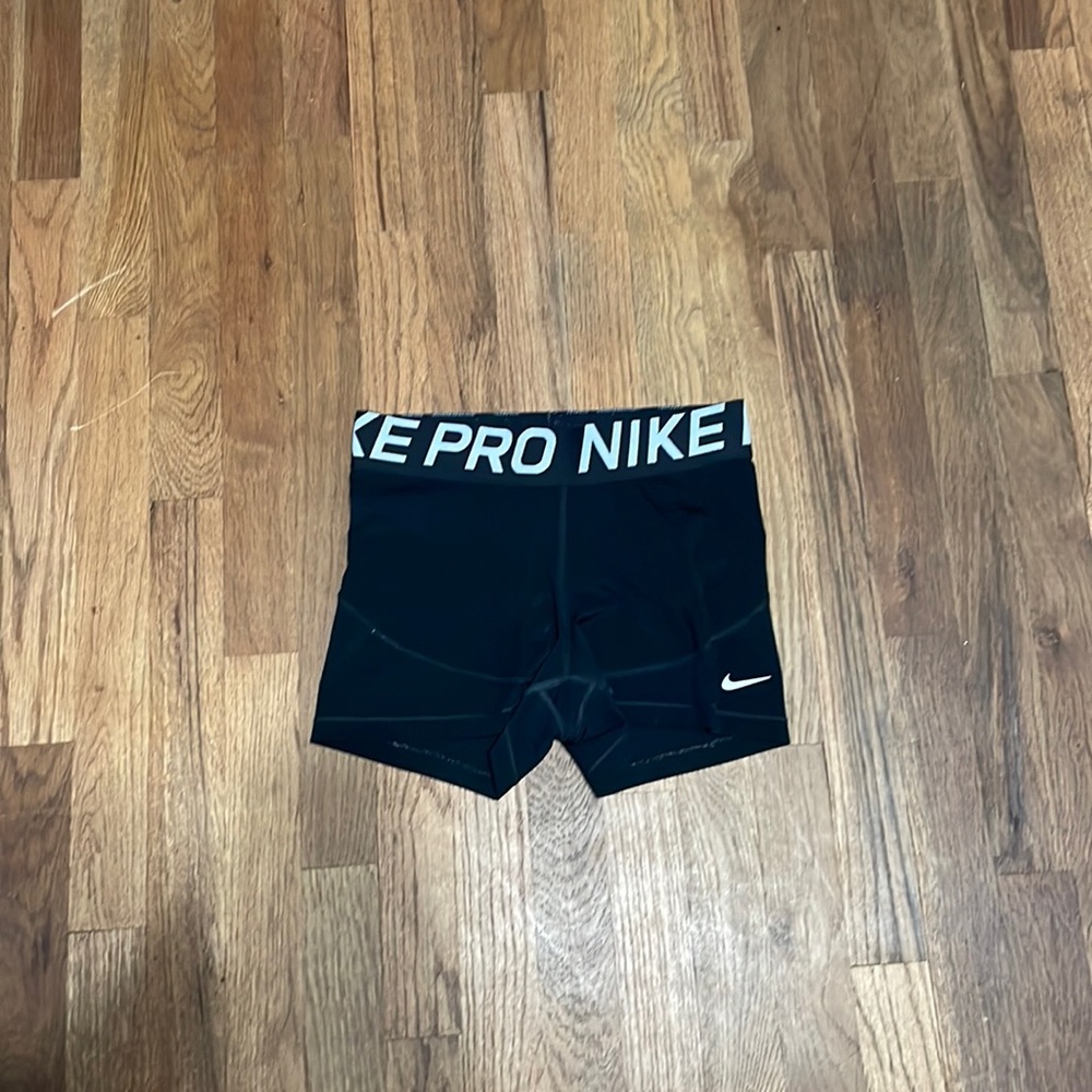 Women Medium Nike Pro Short